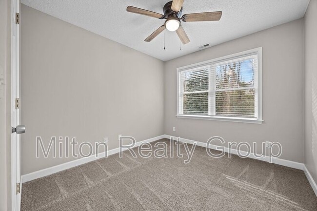 Foto del edificio - 107 Laura Ln