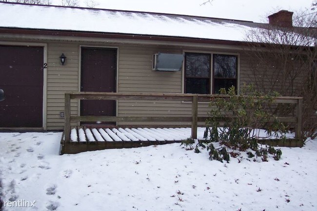 Building Photo - 3 br, 1 bath Apartment - 2 Windy Hill Road