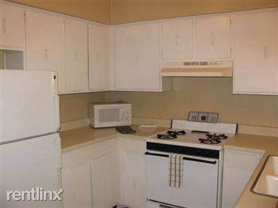 Building Photo - 8425 Ahern Dr