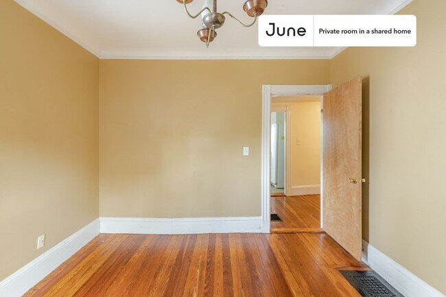 Building Photo - Room in Shared 4 bed/1 bath home