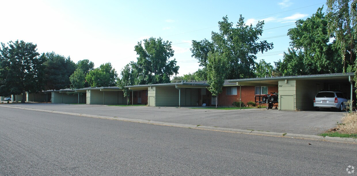Building Photo - Holly Manor