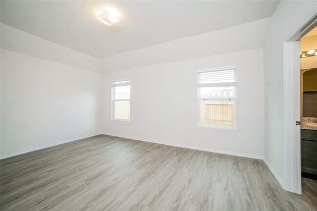 Foto del edificio - 318 Blue Crane St