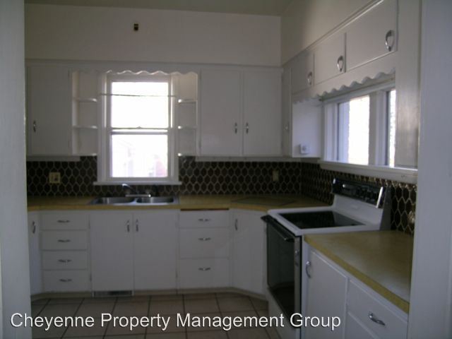 Building Photo - 3 br, 1.5 bath House - 204 West Pershing Ave