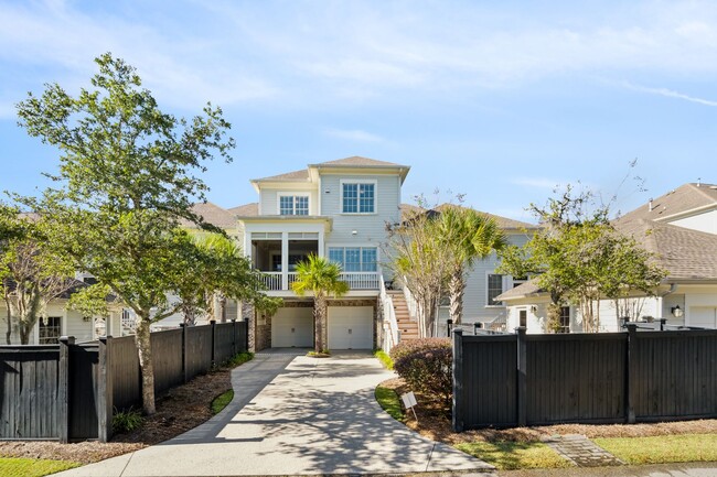 Building Photo - Gorgeous Furnished Home on Daniel Island