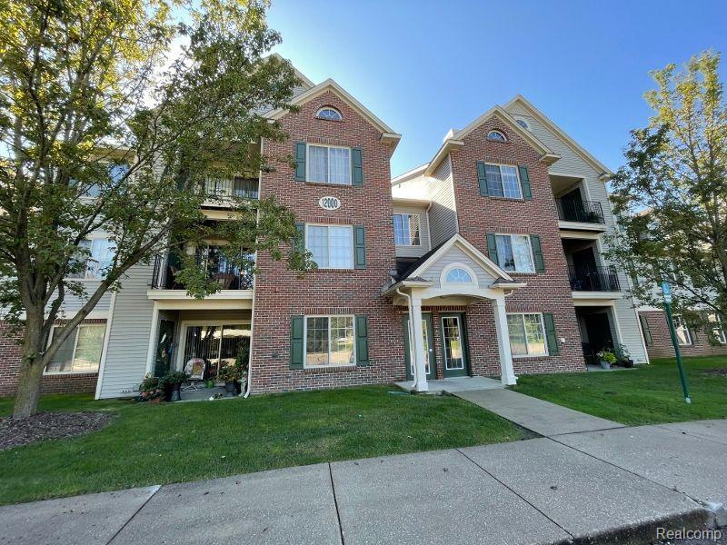 12301 Pinehurst Ln, Grand Blanc, MI 48439 Condo for Rent in Grand