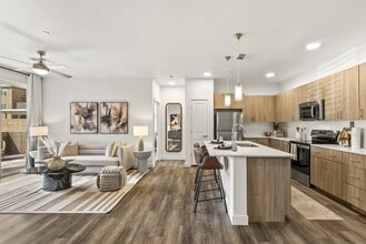 Building Photo - Amavida Marana