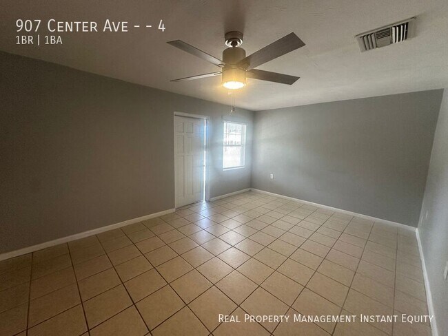 Foto del edificio - 907 Center Ave