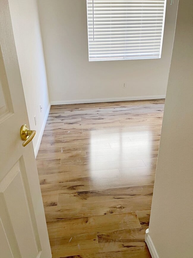 Building Photo - Beautiful 1 Story, 3 Bd/2 Bath, 3 car garage