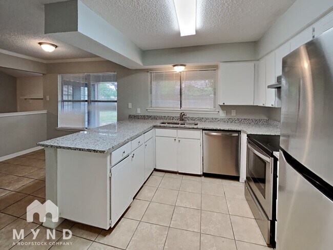 Foto del edificio - 6112 Birchhill Rd