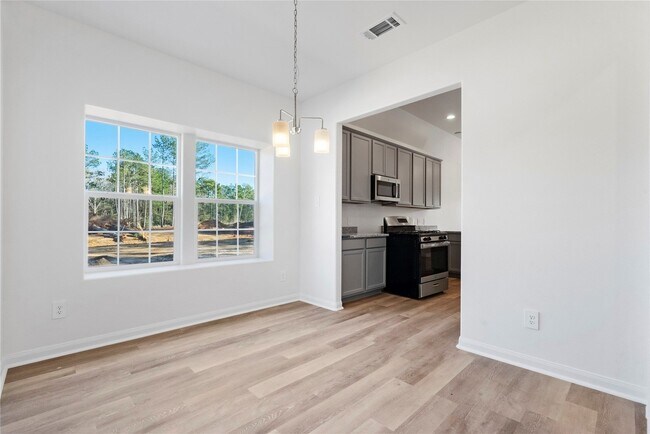 Foto del edificio - 2332 Cedar Pl Dr