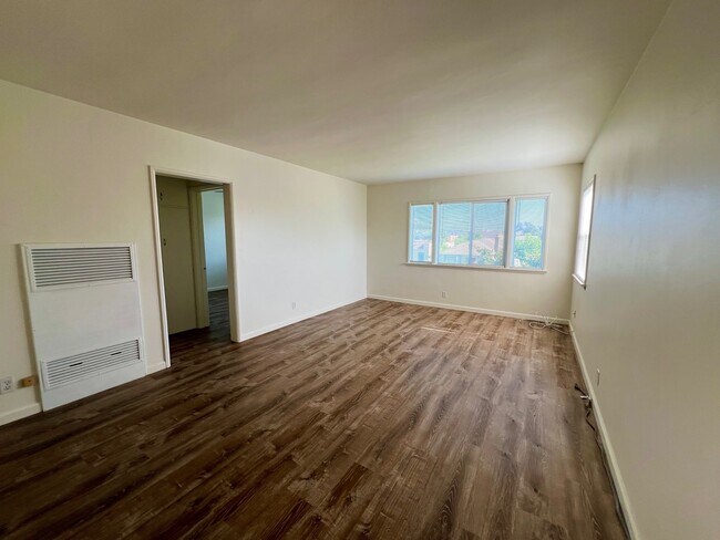 Foto del edificio - 1315 1/2 E Broadway