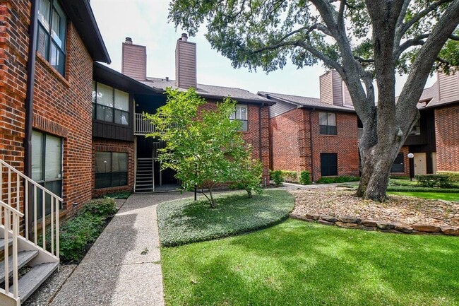 Building Photo - 3100 Walnut Bend Ln