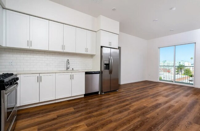 Foto del edificio - 832 S Mariposa Ave Los Angeles, CA 90005