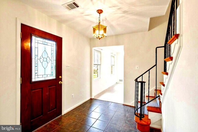 Building Photo - 7109 Davis Ct