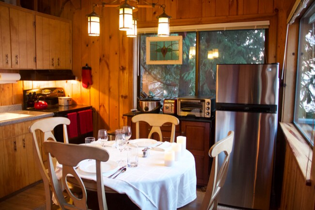 Foto del edificio - 585 Raccoon Point Rd