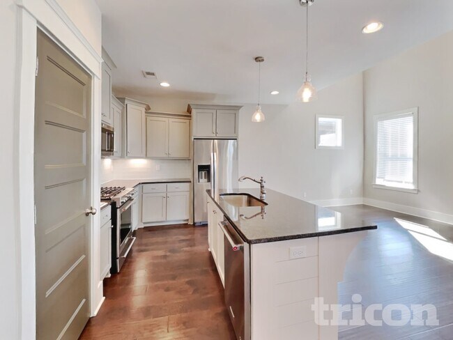 Foto del edificio - 1247 Hillwood Private Cove