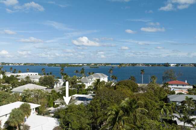 Foto del edificio - 127 DESOTA Rd