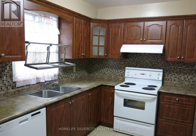 Building Photo - 18 Pickard Ln