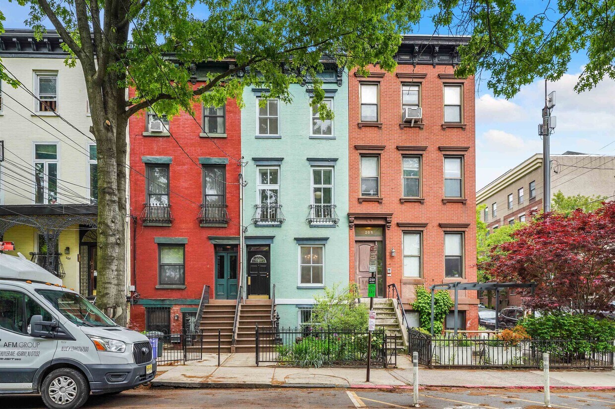 Foto principal - 203 Garden St