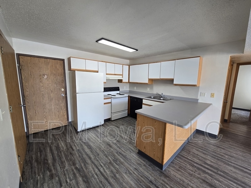 Primary Photo - 60 Miller Ave SW