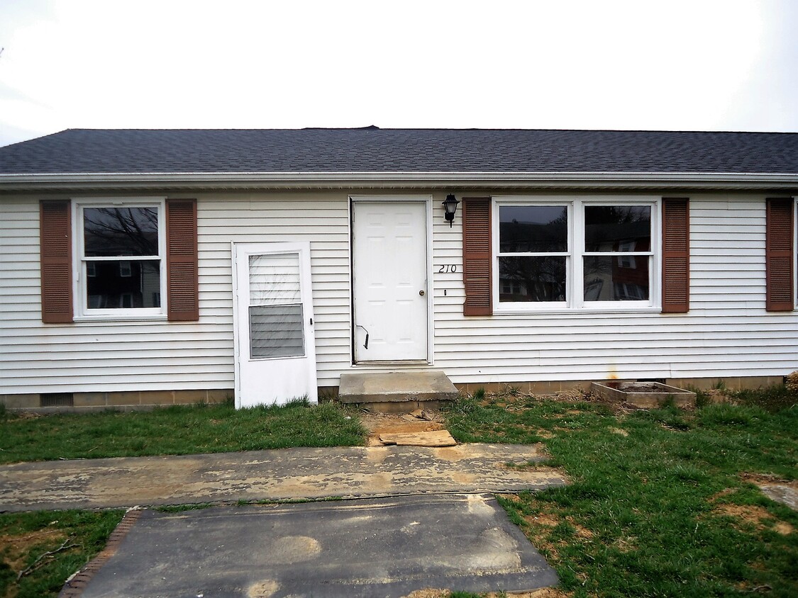 Primary Photo - 210 E Fairfax St