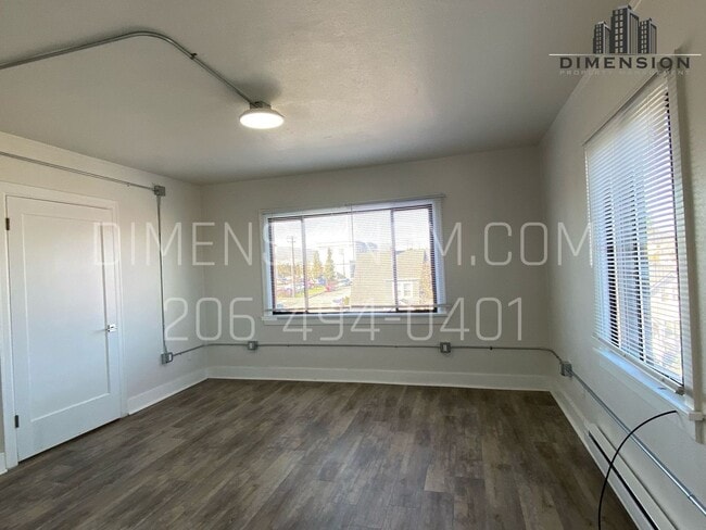 Interior Photo - 2331 Rockefeller Ave