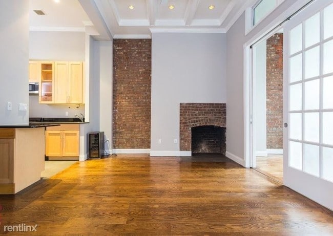 Building Photo - 5 E 75th St