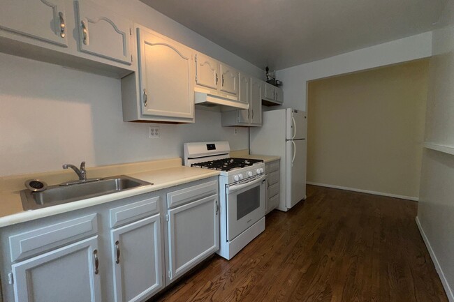 Building Photo - 55 Tiemann Pl