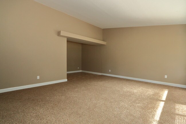 Building Photo - 2385 Allen Dr