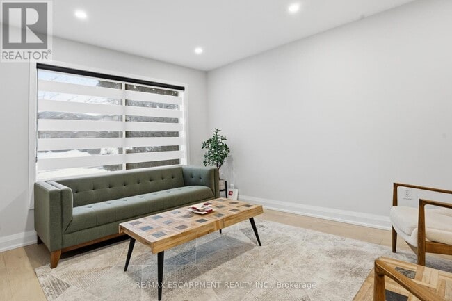 Building Photo - 108 Greenshire Dr