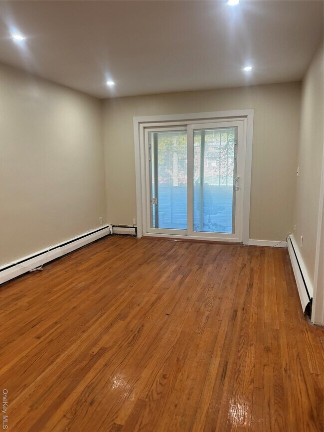 Foto del edificio - 4063 Ely Ave