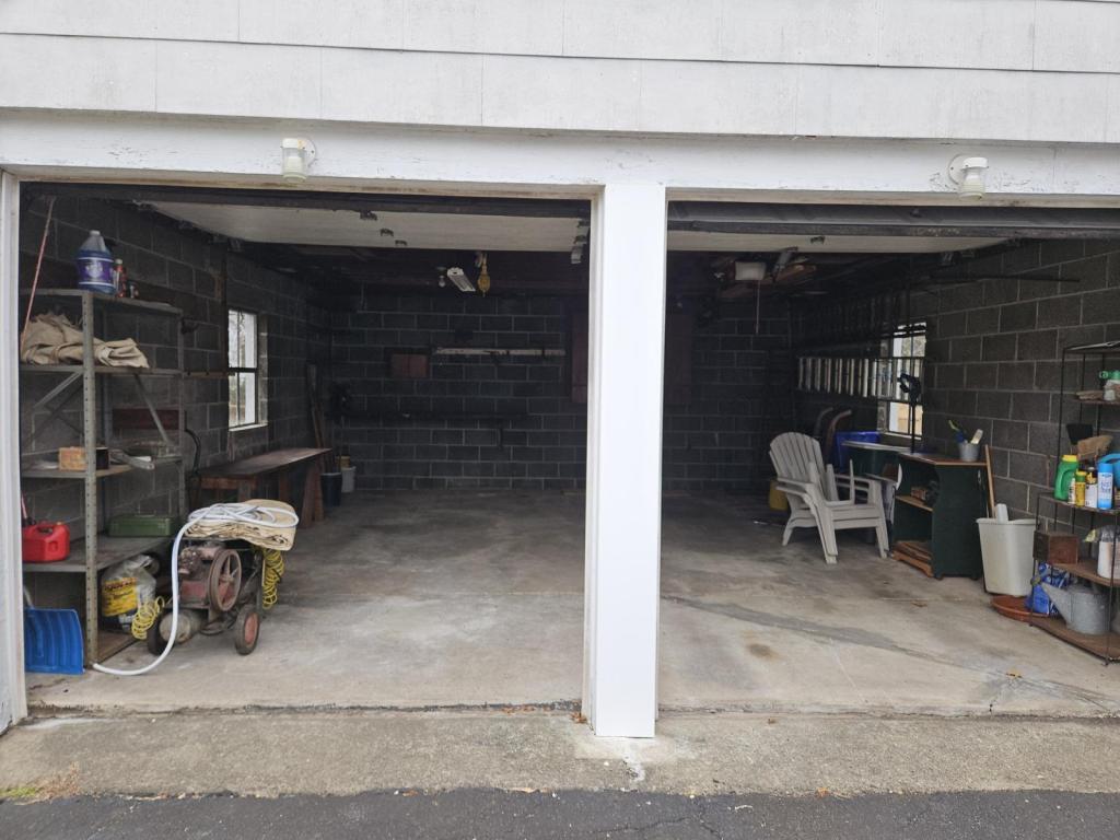 Building Photo - 2033 Terrace Dr