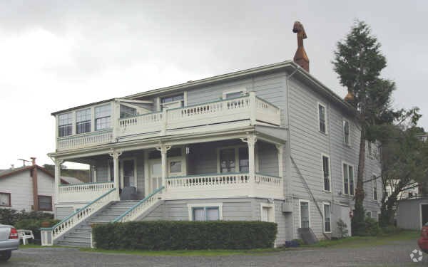 Building Photo - 3 Bayview St