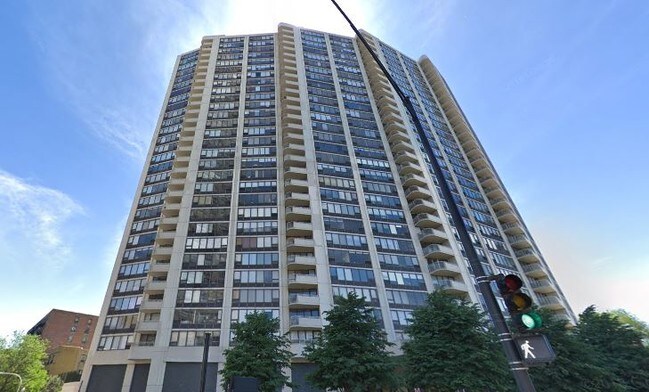 Building Photo - 3930 N Pine Grove Ave