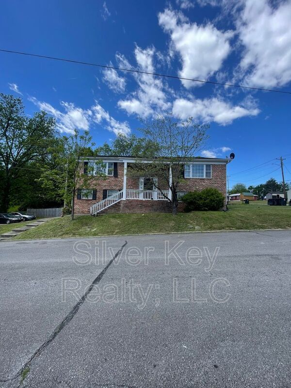 202 Clay St Unit A, Athens, TN 37303 Condo for Rent in Athens, TN