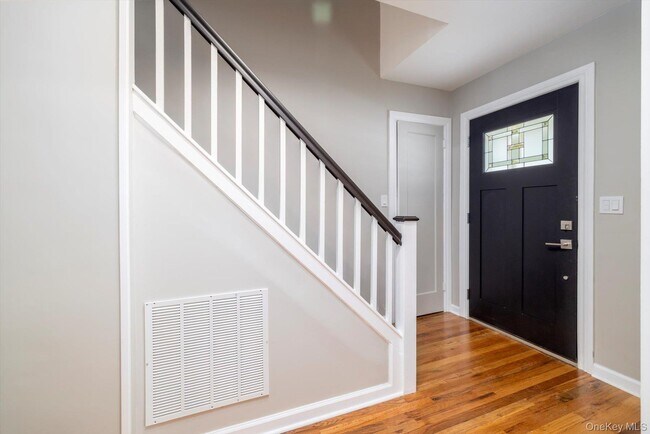 Building Photo - 236 Wardwell Rd