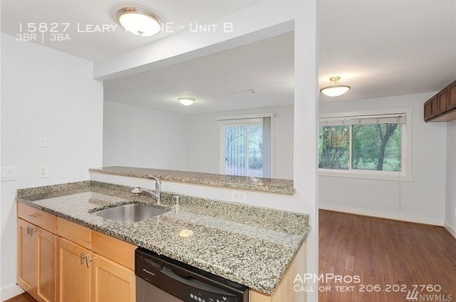 Foto del edificio - 15827 Leary Way