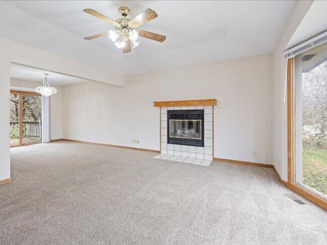 Foto del edificio - 3 bedroom , 2 bathroom House - Coming Soon