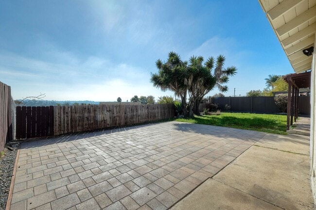 Building Photo - Charming 3-bedroom, 2-bath home