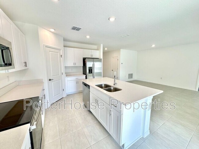 Building Photo - 4847 Sunflower St