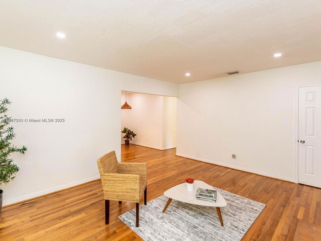 Building Photo - 3463 Percival Ave