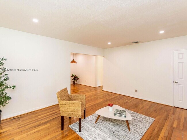 Foto del edificio - 3463 Percival Ave