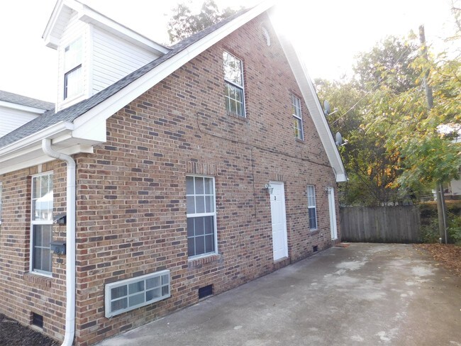 Foto del edificio - 309 W Madison Ave