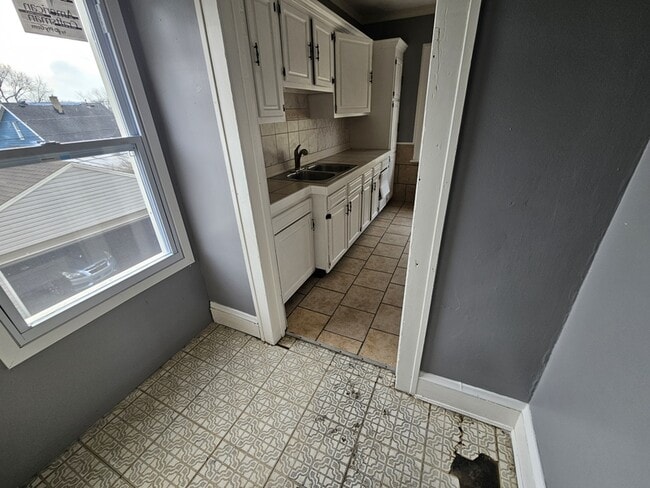 Building Photo - 10014 Sladden Ave