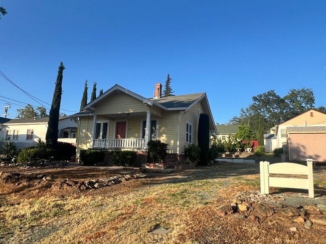 Building Photo - 314 S Arroyo Seco St