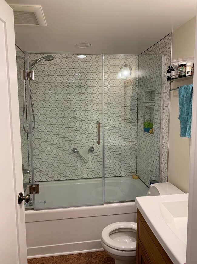 Bathroom - 4322 SE 28th Pl