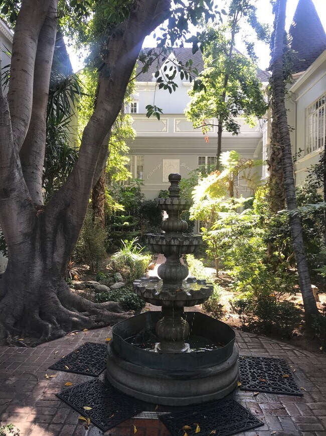 Foto del edificio - 6010 Franklin Ave