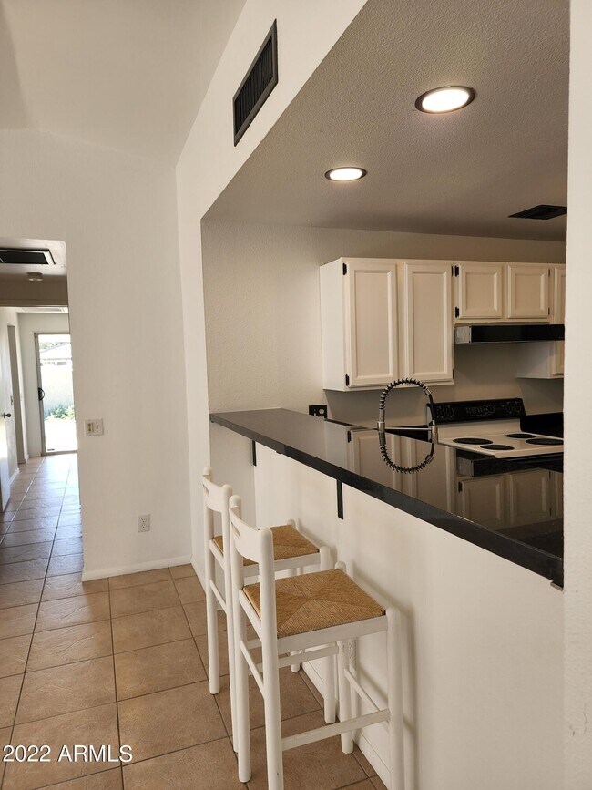 Foto del edificio - 2124 N College Ct