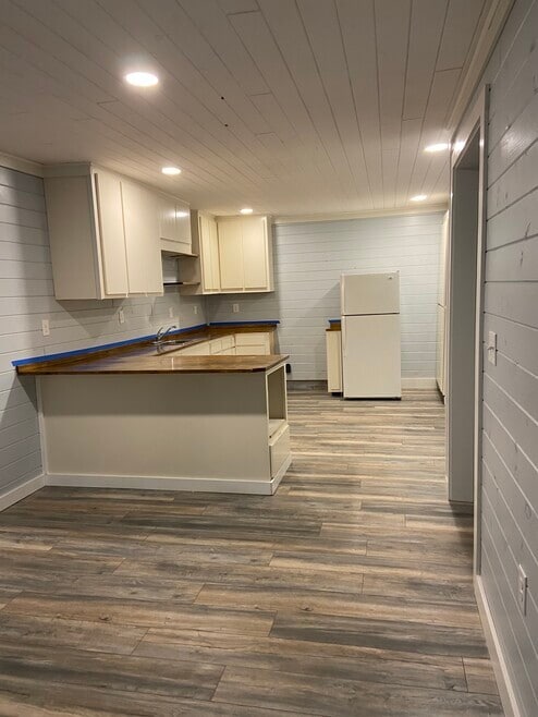 Building Photo - 212 Westwood Dr