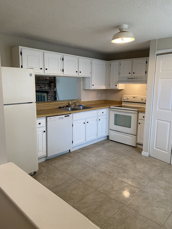 Building Photo - 7942 Clovertree Ct